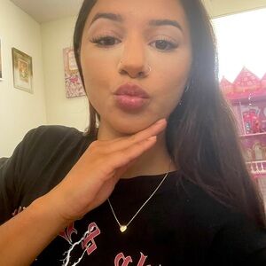 Meet your Posher, Adelina